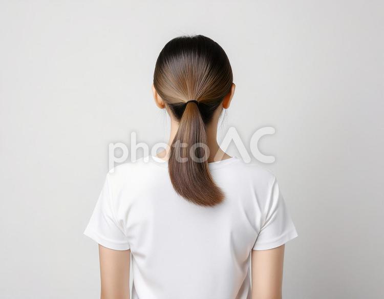 まとめ髪の白いTシャツを着た女性 女性,後ろ姿,tシャツの写真素材