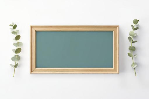 植物の飾り 白背景 木枠のフレーム 植物の飾り 白背景 木枠のフレーム ユーカリ,葉,ボタニカルの写真素材