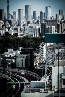 ビルと高速道路 高層ビル,ビル群,都会の写真素材