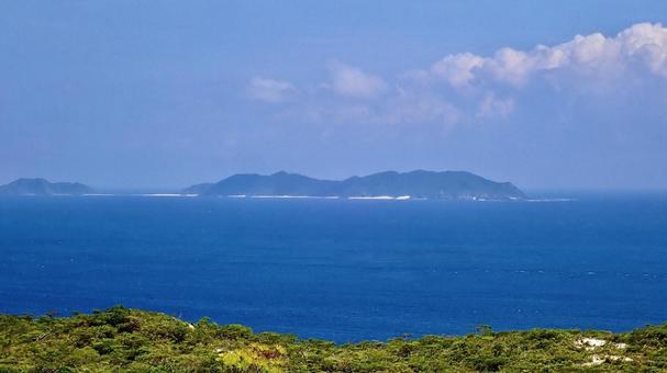 沖縄県慶良間諸島嘉比島から見える屋嘉比島 沖縄県慶良間諸島嘉比島から見える屋嘉比島の写真