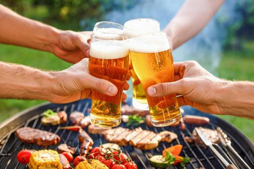 バーベキューで乾杯_03 バーベキューで乾杯_03の写真