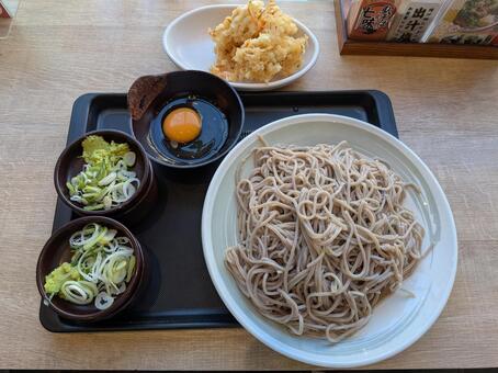 小雪過ぎの駅蕎麦のもり蕎麦 しぶそば,新そば祭,駅蕎麦の写真素材