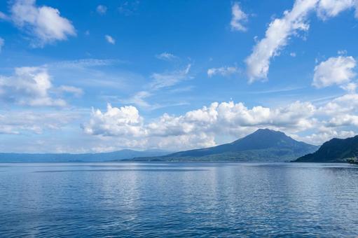 快晴の鹿児島湾から見た桜島 桜島,火山,山の写真素材