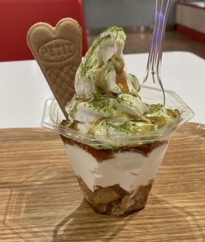 抹茶がけソフト〜ハート型の写真