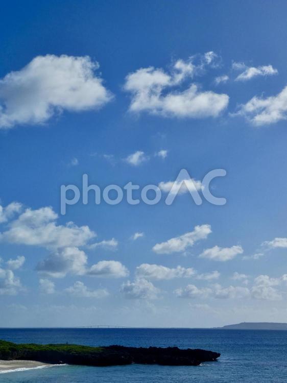 沖縄県宮古島　　秋の海と小さなビーチ 沖縄,宮古島,自然の写真素材