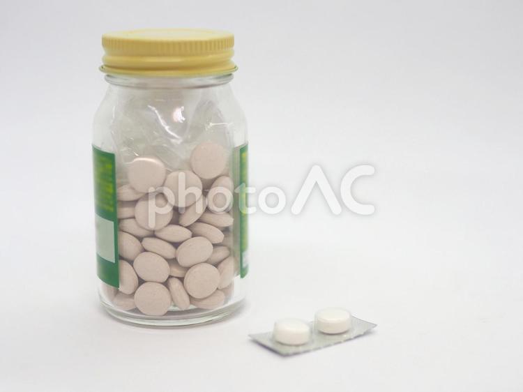 薬の瓶と錠剤 薬,錠剤,瓶の写真素材