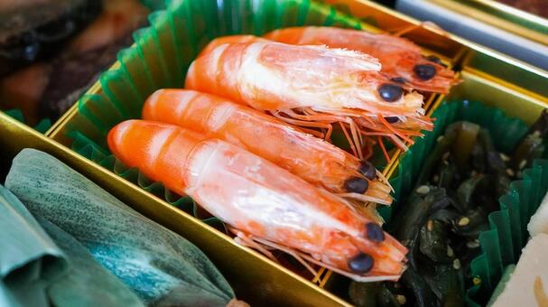 おせち料理のエビと黒豆のアップと正月 おせち,おせち料理,正月の写真素材