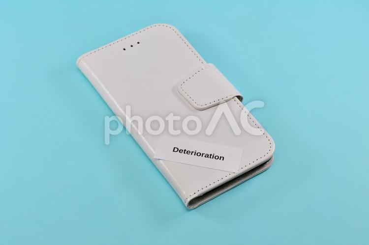 スマホが劣化しているイメージ deterioration,劣化,スマホの写真素材
