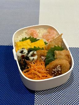 手作りのお弁当 エビピラフ,お弁当,お昼の写真素材