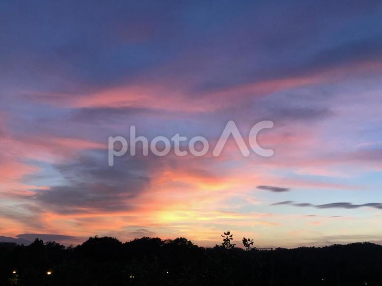夕暮れ 夕焼け,夕暮れ,秋の空の写真素材