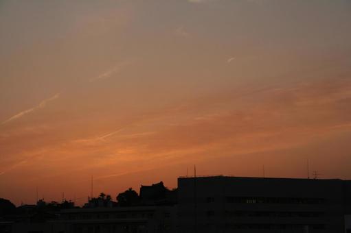 夕陽とシルエット 夕陽とシルエットの写真