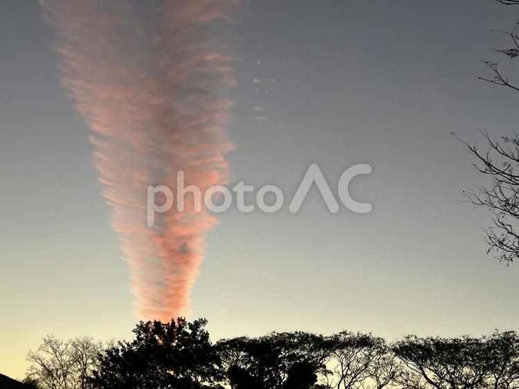 秋の夕暮れとうろこ雲 秋,空,雲の写真素材