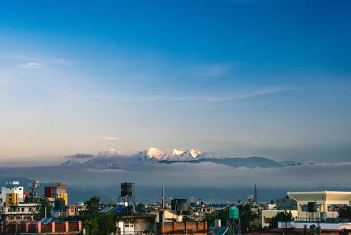 カトマンズの街から望むヒマラヤ山脈 ヒマラヤ,カトマンズ,ネパールの写真素材