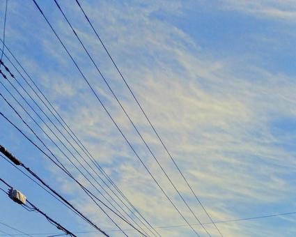 電線と空 電線と空の写真