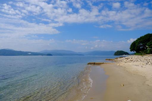 京都府宮津市の海岸から天橋立方向 京都府宮津市の海岸から天橋立方向の写真