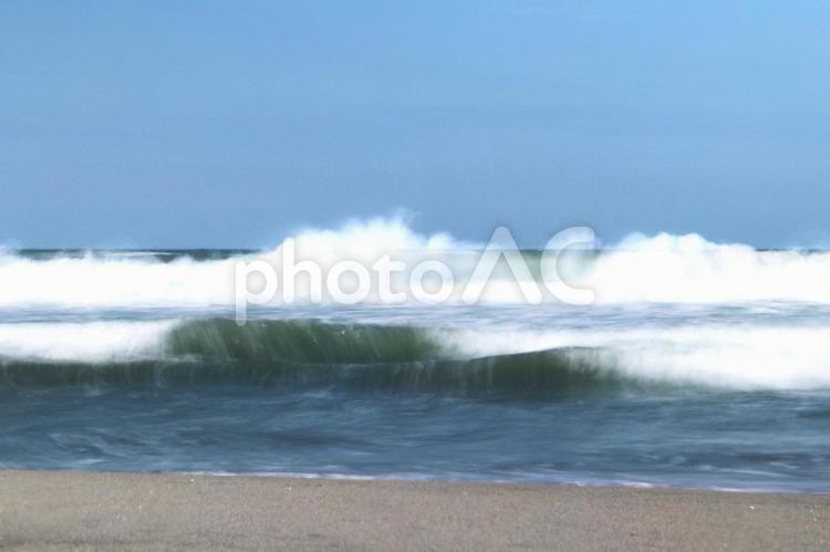 波が押し寄せる波打ち際　スローシャッター 海,砂浜,夏の写真素材