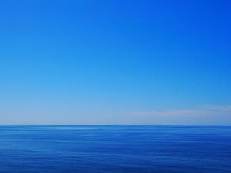 水平線と青空(日本海) 水平線と青空(日本海)の写真