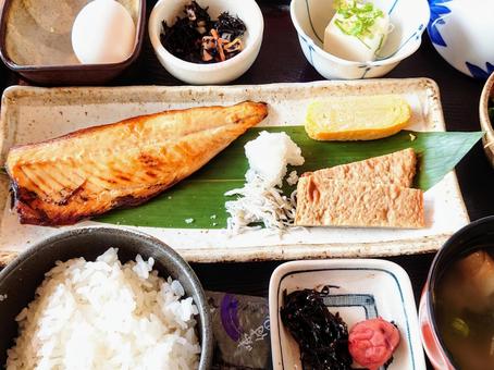 和食 焼き魚の定食 和食 焼き魚の定食 ごはん,食事,定食の写真素材