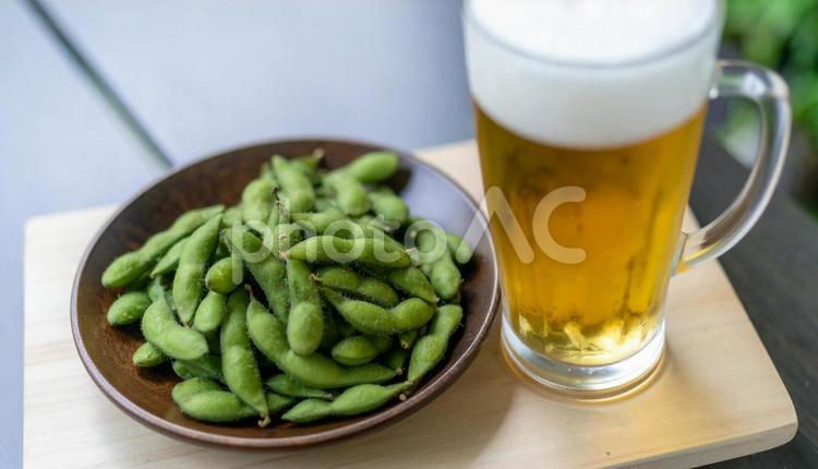 ビールと枝豆　夏の風物詩 ビール,生ビール,枝豆の写真素材