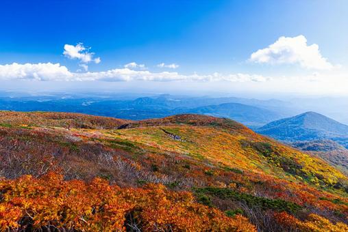 秋色に染まる 栗駒山の絶景 秋色に染まる 栗駒山の絶景 山,秋,紅葉の写真素材
