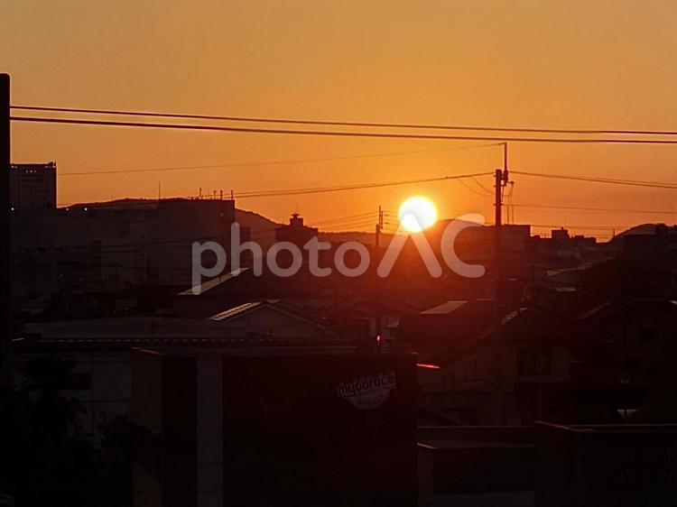 沈みゆく夕日 夕日,西の空,夕暮れの写真素材