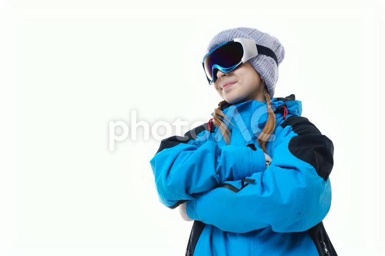 スノーボードウェアでゴーグルをかけて腕を組む女の子 冬,スポーツ,ウィンタースポーツの写真素材