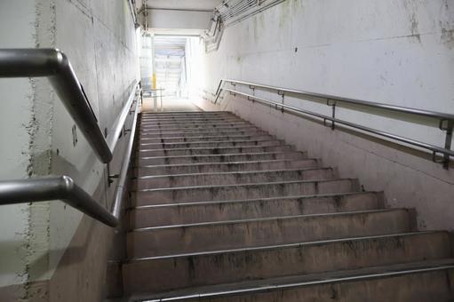 近江塩津駅の階段 近江塩津駅の階段の写真