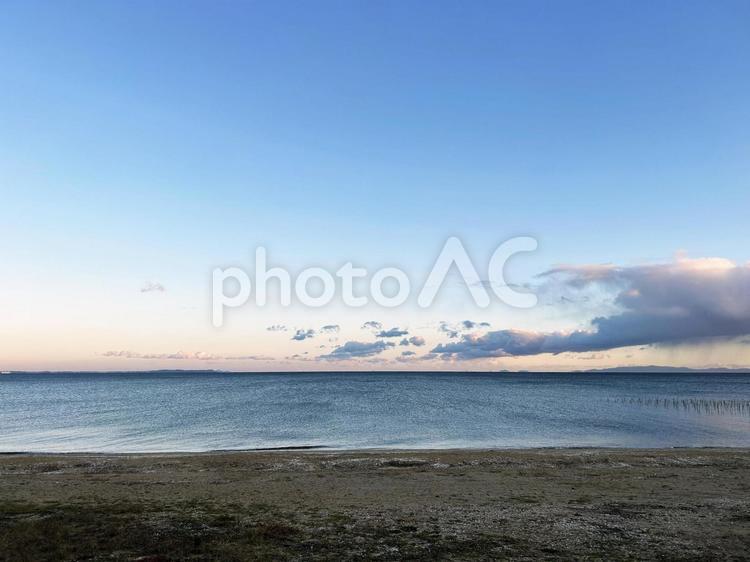 夕刻の海岸と空模様 空と海,海岸,海の写真素材