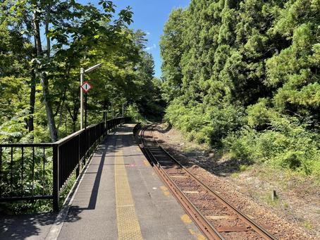 Tonohetsuri Station in summer, JPG Tonohetsuri Station in summer, JPG