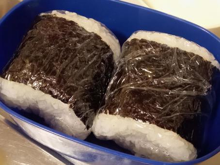 俵型おにぎり 俵型おにぎり,おにぎり,食べ物の写真素材