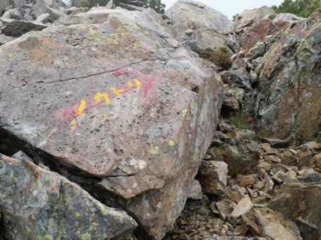 農鳥岳 ペンキ文字 ノウトリ 農鳥岳 ペンキ文字 ノウトリ 大門沢下降点,白根三山,北岳の写真素材