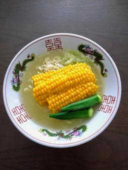 嶽きみ塩拉麺 だけきみしおらーめん 嶽きみ塩拉麺 だけきみしおらーめんの写真