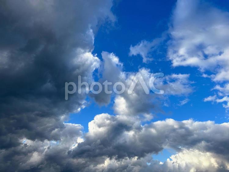 風の強い日の空＿雲 空,壁紙,素材の写真素材