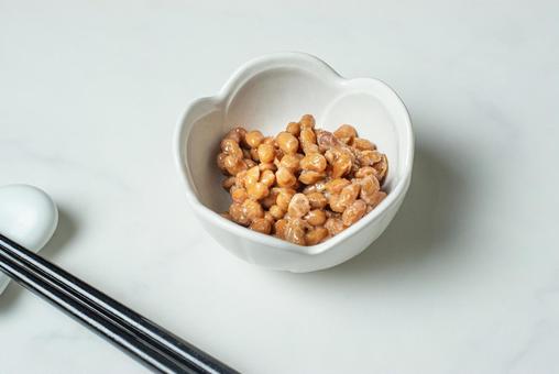 納豆とお箸 納豆とお箸 納豆,朝ごはん,おかずの写真素材