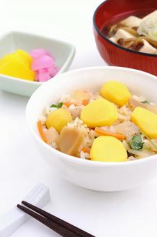 栗五目ご飯 栗五目ご飯 栗五目ご飯,栗ご飯,炊き込みご飯の写真素材