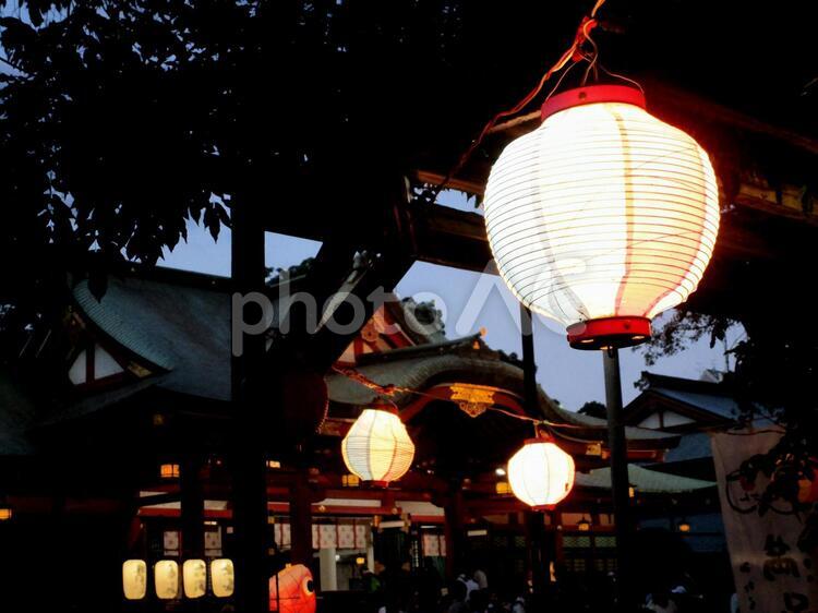 提灯は祭りを見守る 夏祭り,祭り,お祭りの写真素材