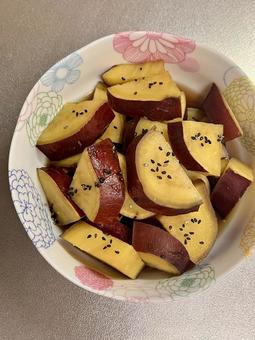 さつまいもの甘辛煮の写真