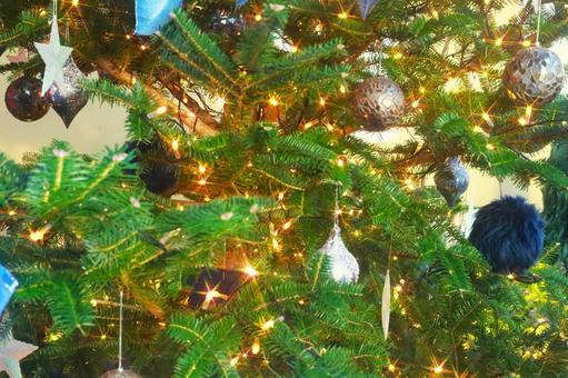 クリスマスツリーの接写 クリスマスツリーの接写 クリスマス,イルミネーション,キラキラの写真素材