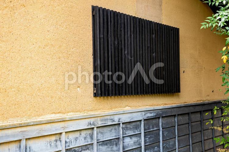 日本家屋の壁と窓 土壁,つちかべ,塗り壁の写真素材