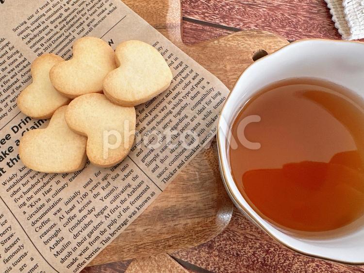 ハートのクッキーと紅茶 クッキー,手作りクッキー,紅茶の写真素材