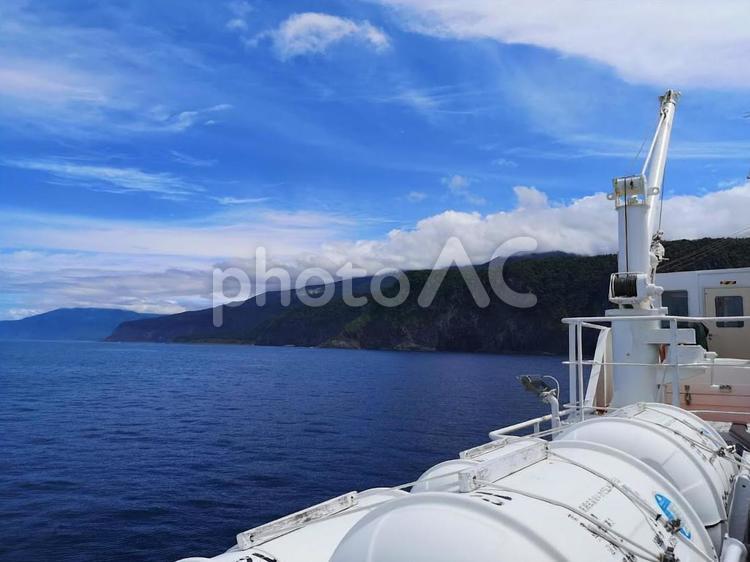 観覧船と自然 船,風景,旅の写真素材