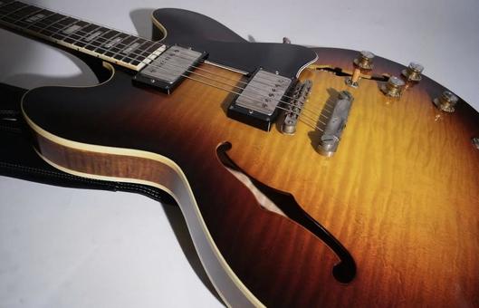 セミアコエレキギターの写真