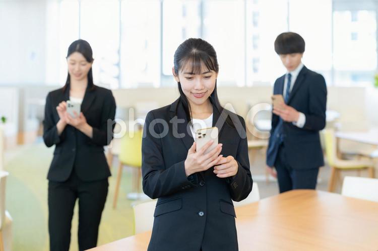 会議をする男女のビジネスマン ビジネスマン,ビジネス,会議の写真素材