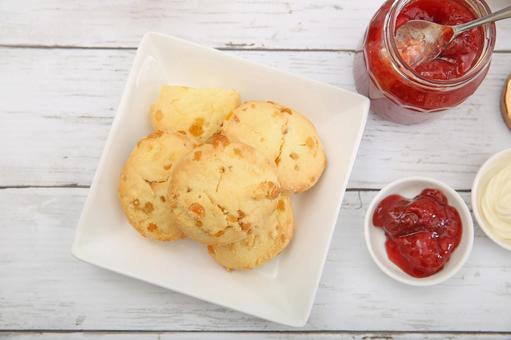 スコーン スコーン,ビスケット,紅茶の写真素材