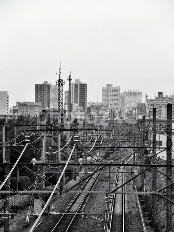 線路のある風景６　白黒 インフラ,コピースペース,コンクリートの写真素材