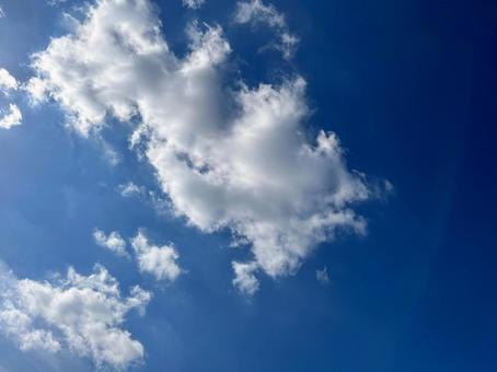 青空に白い雲 青空に白い雲の写真