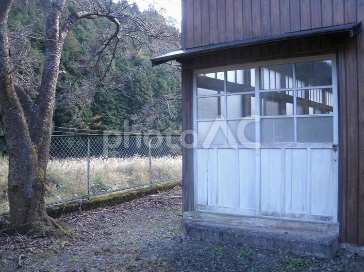 レトロな木造校舎・廃校「沼谷分校」 レトロ,木造校舎,廃校の写真素材