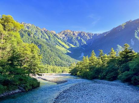 早朝の上高地 絶景 早朝の上高地 絶景 上高地,早朝,朝の写真素材