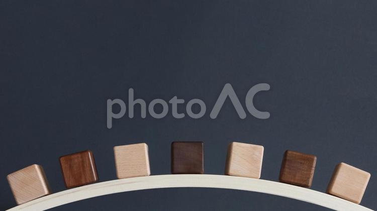 積み木で作ったアーチ 積み木,木製玩具,知育玩具の写真素材