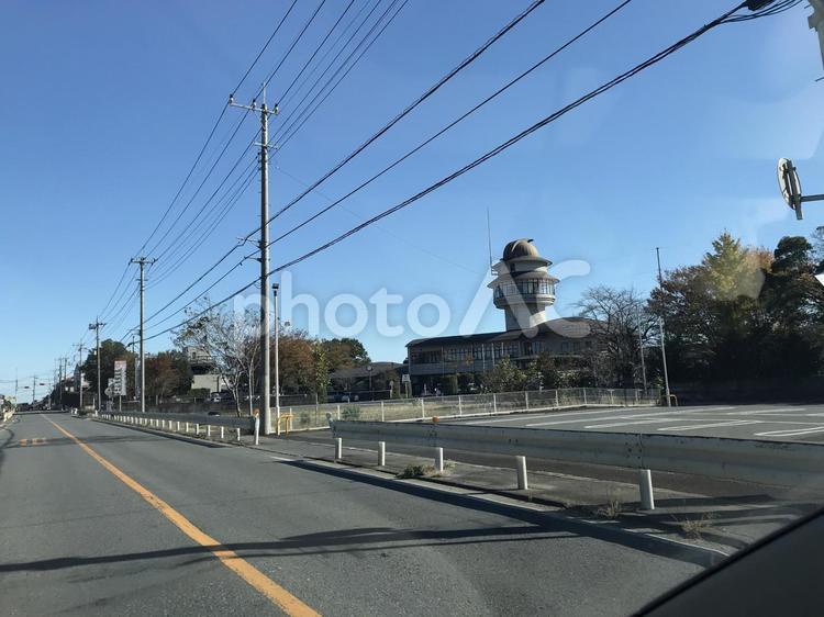 車からの風景 交通機関,交通量,何人もありませんの写真素材